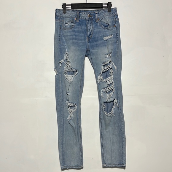 American Eagle Outfitters Denim - American Eagle Light Wash Distressed Tomgirl Denim Jeans Size 2